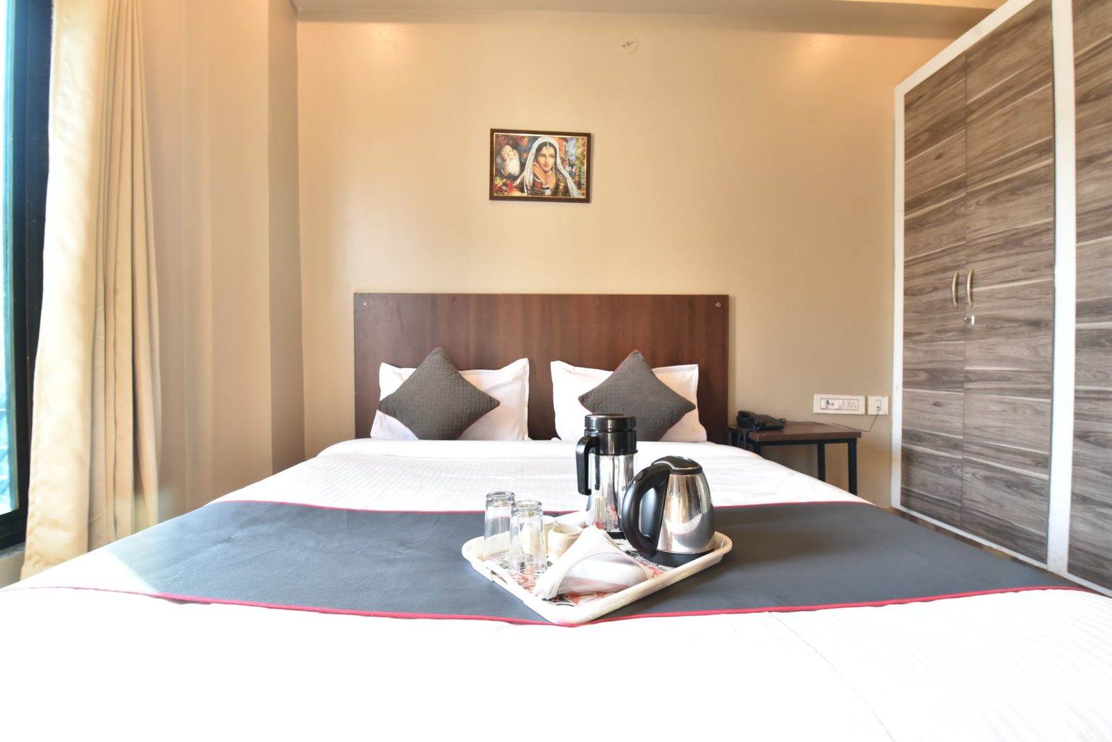 Super Deluxe room with kitchen space at Hotel Kailash Villa